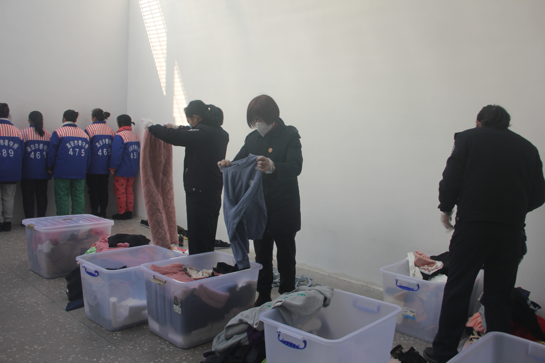 对市看守所开展春节前安全大检查