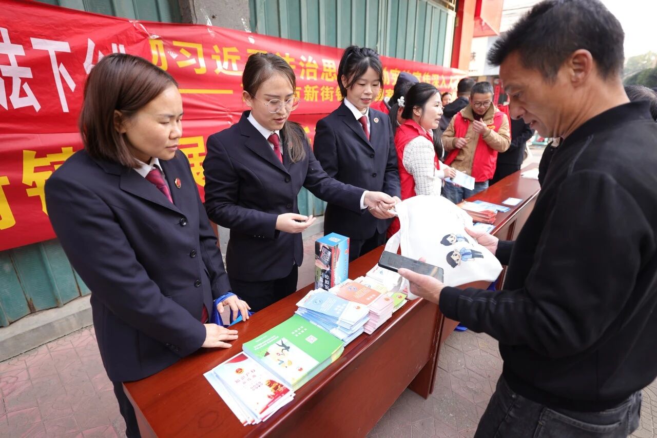 �����շ����½�  �ػ�ƽ������롪���߰��м��Ժ���ͷ����硱ů����